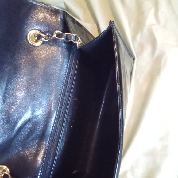 CHANEL Patent Leather Crossbody Bag - Picture 6 of 17